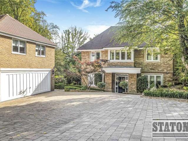 House for sale in Hadley Wood, Greater London