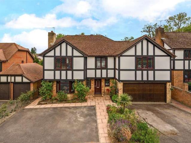 House for sale in Heol-las, Surrey