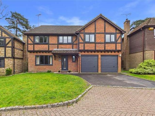 House for sale in Heol-las, Surrey