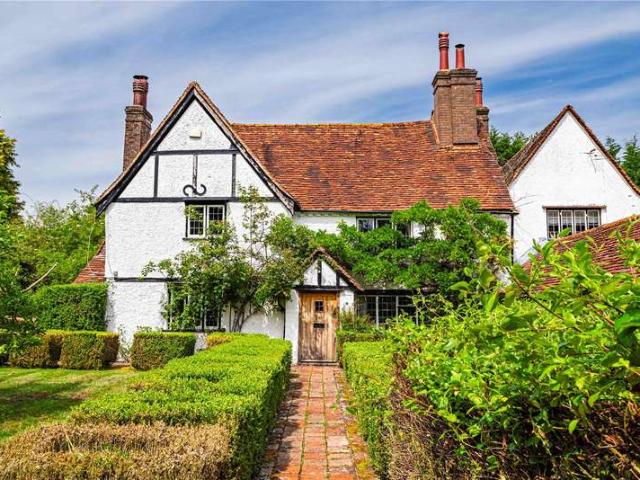 House for sale in Chartridge