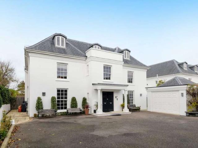 House for sale in Hadley Wood, Greater London
