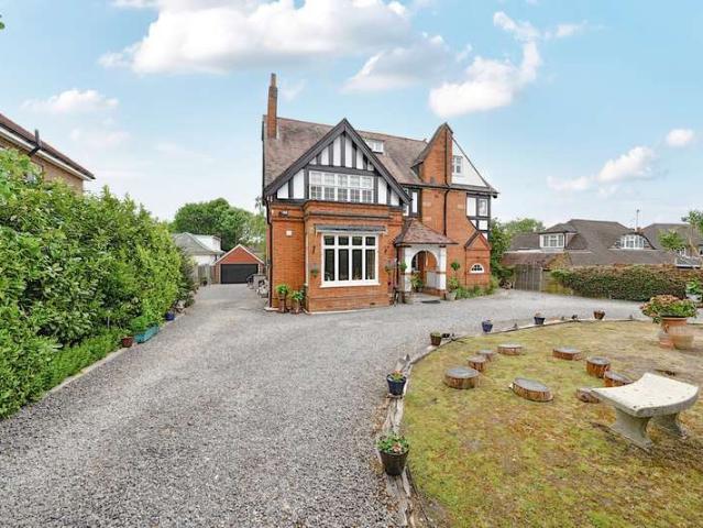 House for sale in Northwood, Greater London