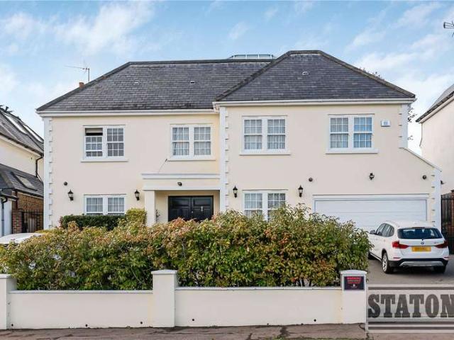 House for sale in Hadley Wood, Greater London