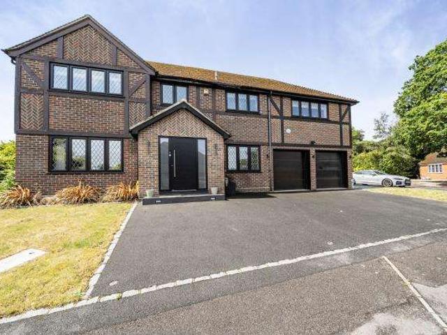House for sale in Heol-las, Surrey