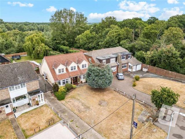 House for sale in Rainham, Greater London