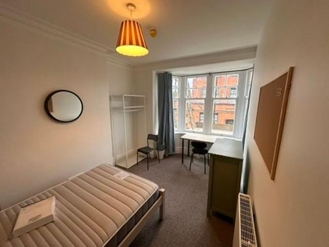 Room for rent in Kings Barton, Gloucester
