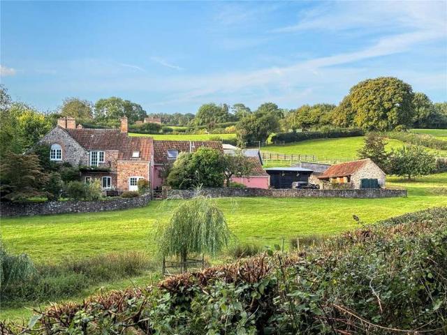 House for sale in Bincombe, Aley
