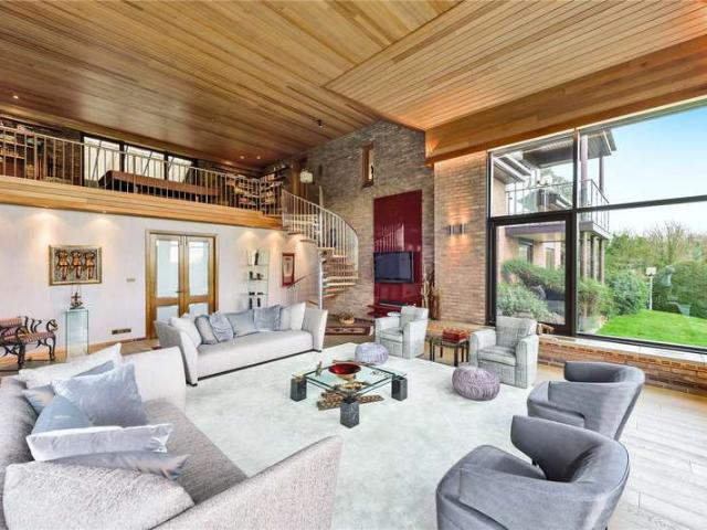 House for sale in Totteridge, Greater London
