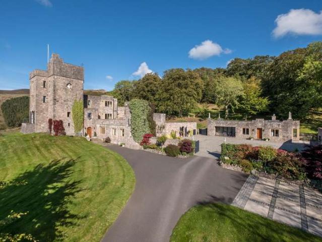 House for sale in Llanbedr Dyffryn Clwyd, Wales