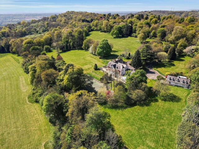 House for sale in Caterham Valley, Hillview