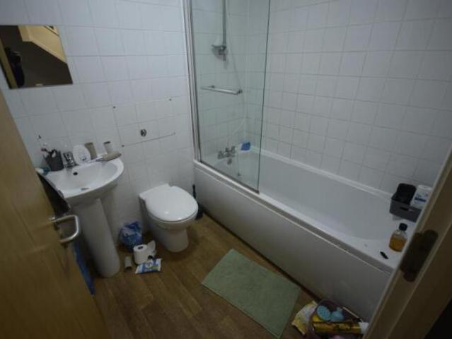 House for rent in Calderstones