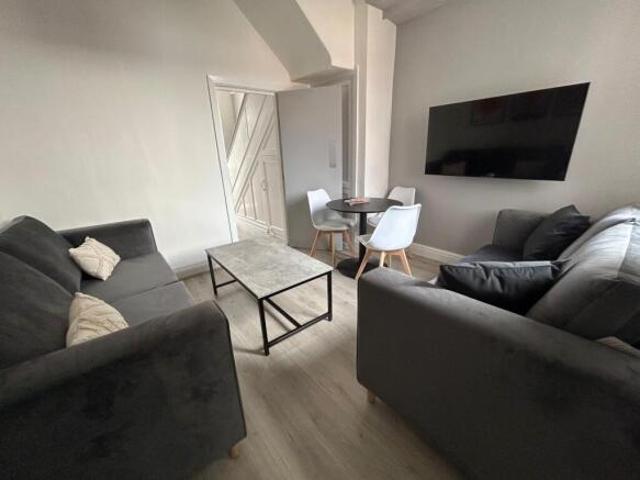 House for rent in Calderstones