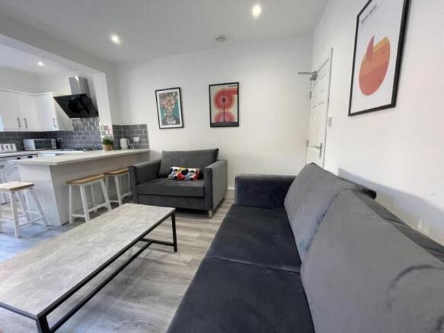 House for rent in Calderstones