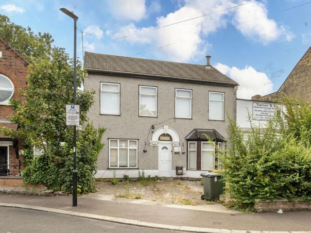 House for sale in Forest Gate, Greater London