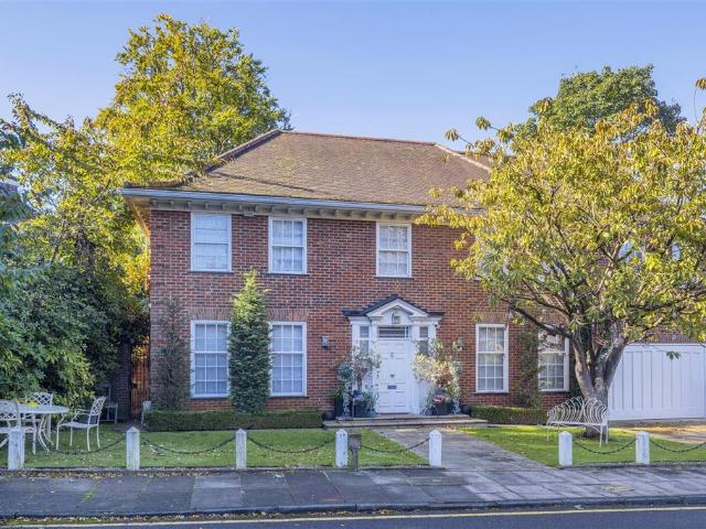 House for sale in Golders Green, Greater London