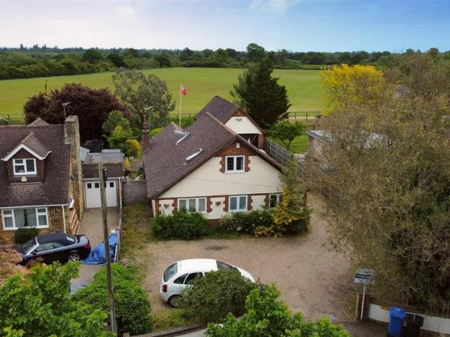 House for sale in Maidenhead, Fifield