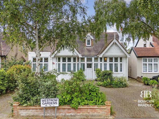 House for sale in London Borough of Redbridge, Greater London