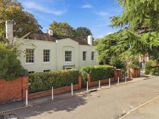 House for sale in London Borough of Redbridge, Greater London