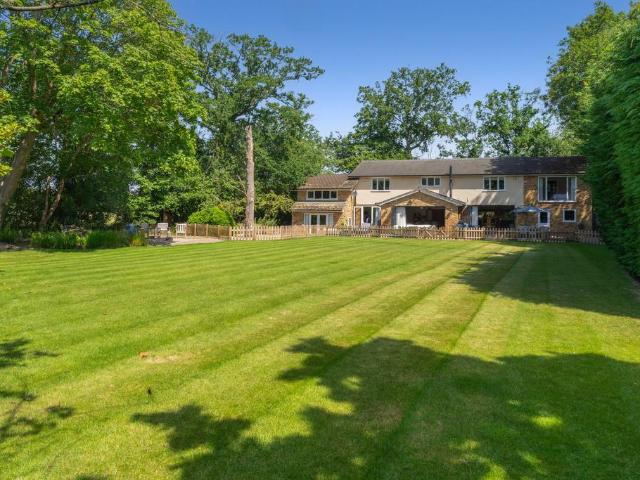 House for sale in Frogmore, Hart