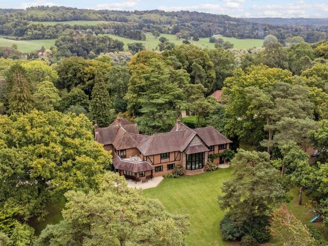 House for sale in Lower Basildon, West Berkshire