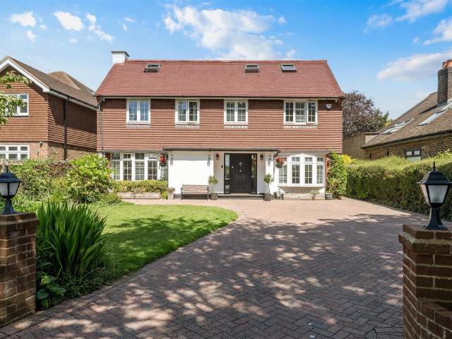 House for sale in Woodmansterne, Red Hill