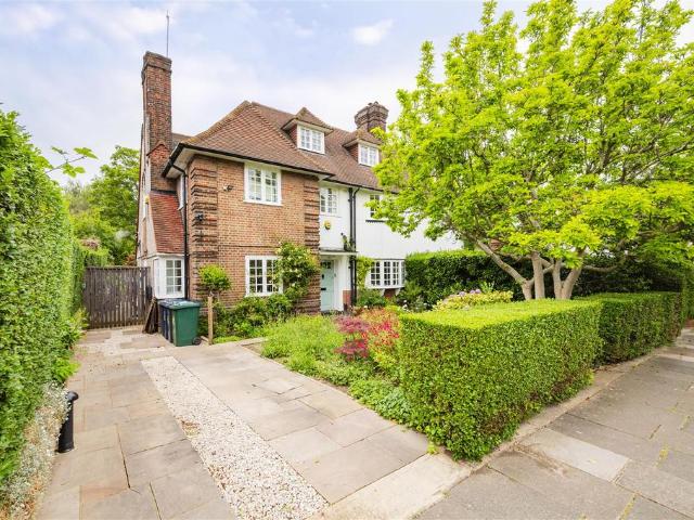House for sale in Hampstead Garden Suburb, Greater London