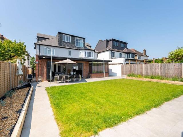 House for sale in Brondesbury, Greater London