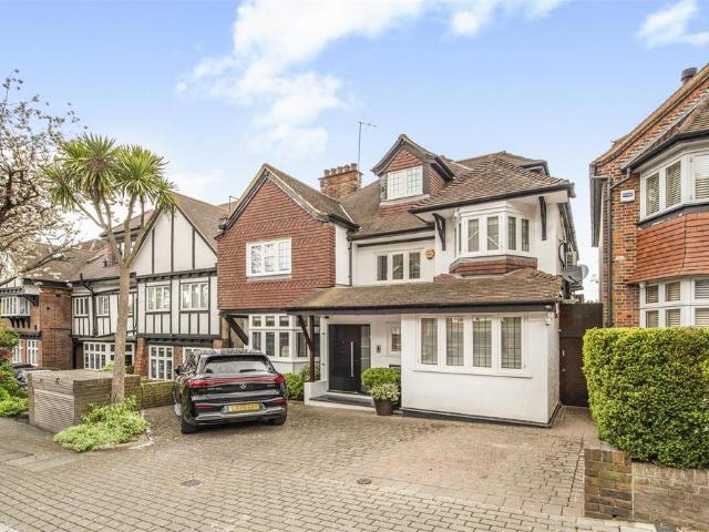 House for sale in Golders Green, Greater London