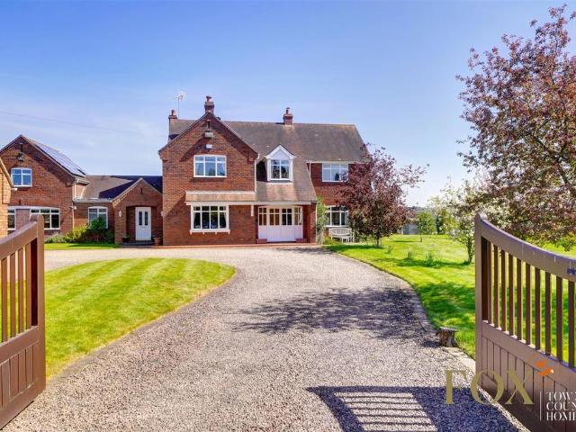 House for sale in Holt Heath, Forthampton