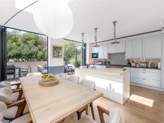 House for sale in Tulse Hill, Greater London