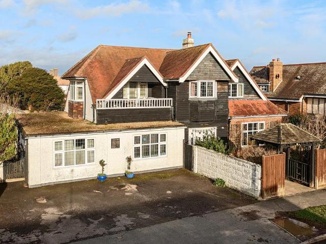 House for sale in Littlecote, West Sussex