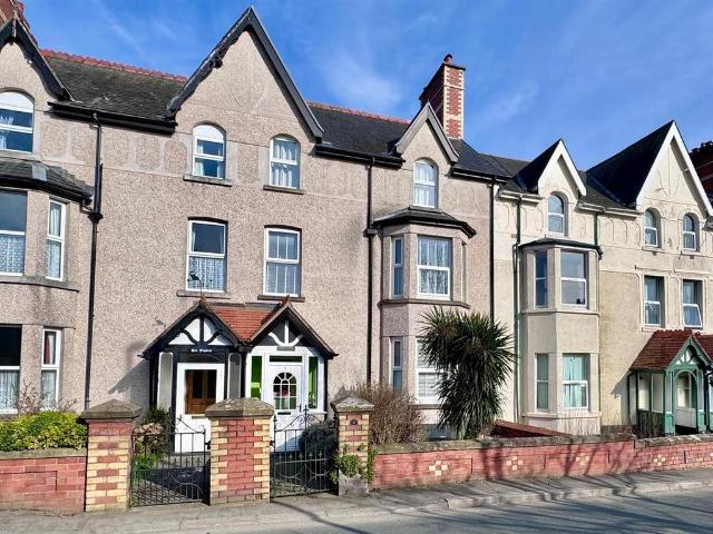 House for sale in Trofarth, Wales