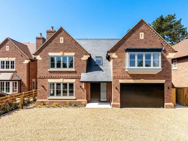 House for sale in Highway, Maidenhead