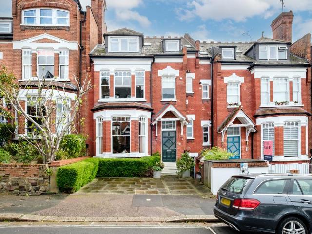 House for sale in Muswell Hill, Greater London
