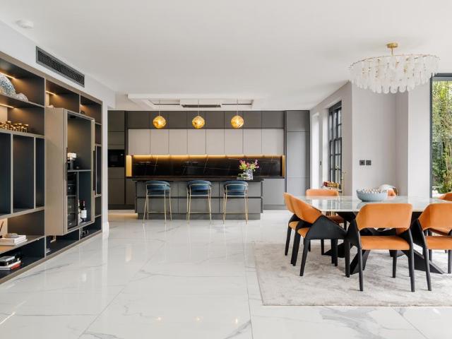 House for sale in Brondesbury, Greater London