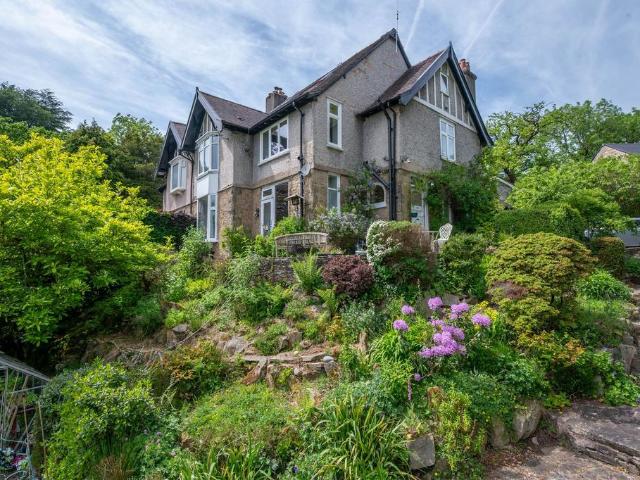 House for sale in Hockerley, Charlesworth