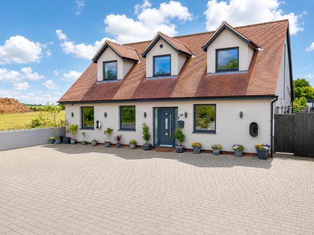 House for sale in Kingfisher Park, Colliers End