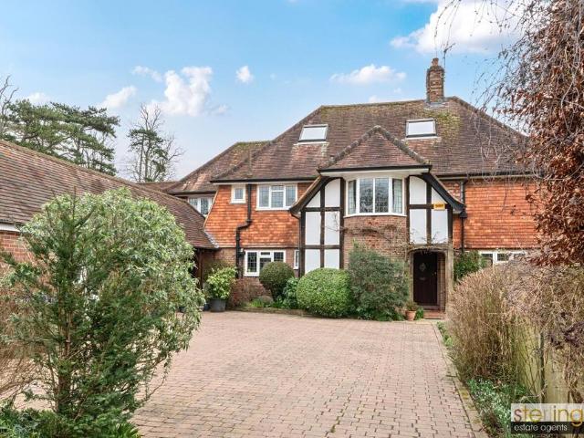 House for sale in Aston Clinton, Buckinghamshire