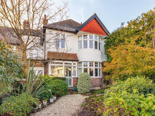 House for sale in Muswell Hill, Greater London