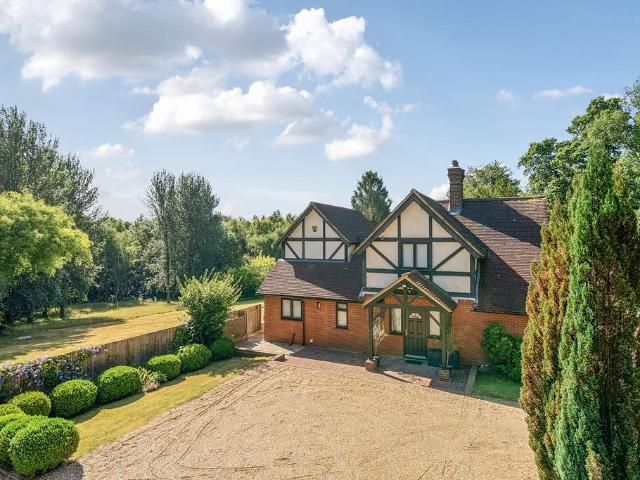 House for sale in Perryfields, West Sussex