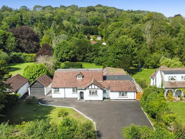 House for sale in Hillview, Surrey