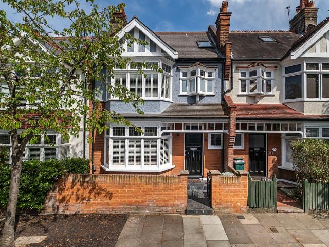 House for sale in Clapham Junction, Greater London