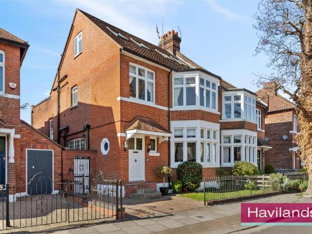 House for sale in Winchmore Hill, Edmonton