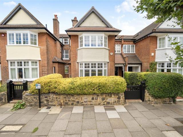 House for sale in Fortis Green, Greater London