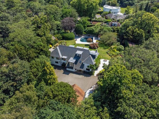 House for sale in Thorpe, Row Town