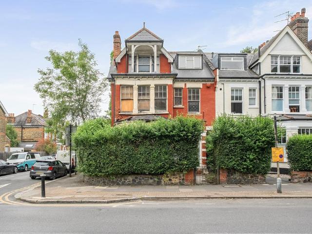 House for sale in Muswell Hill, Greater London