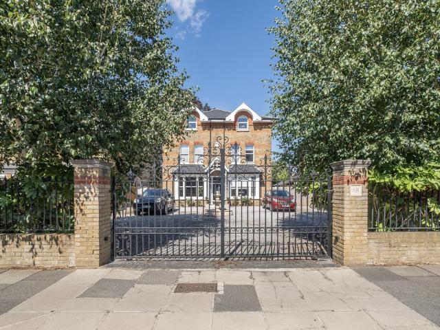 House for sale in Strawberry Hill, Greater London