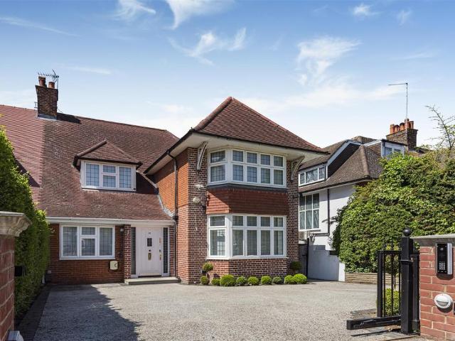 House for sale in Golders Green, Greater London