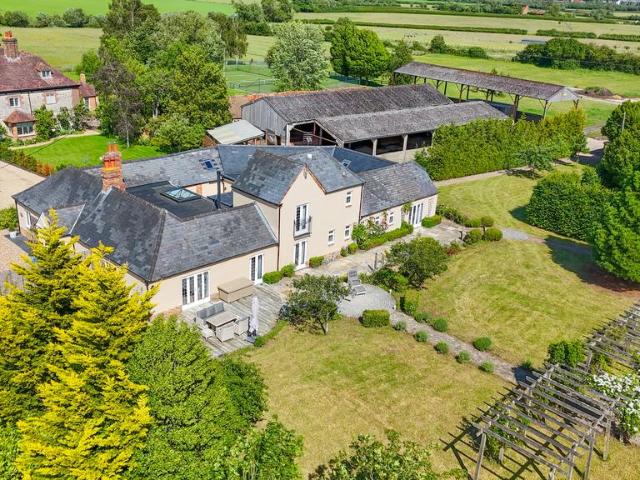 House for sale in Wotton Underwood, Buckinghamshire