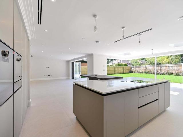House for sale in Highway, Maidenhead